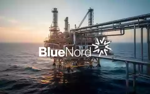 Moderne Offshore-Gasplattform bei Sonnenaufgang über dem Meer als Symbol für den Energiesektor - Foto: über boerse-global.de