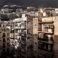 Dichte Wohnbebauung in einem Stadtviertel von Las Palmas de Gran Canaria bei hellem Tageslicht. - Foto: über boerse-global.de