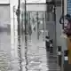 In Algeciras und an vielen anderen Orten entlang der spanischen Mittelmeerküste liefen Wohnungen und Geschäfte im Erdgeschoss voll Wasser.  - Bild: Nono Rico / Europa Press/EUROPA PRESS/dpa