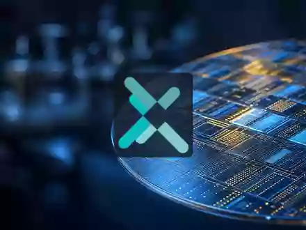 Abstrakte Nahaufnahme einer modernen Halbleiter-Wafer-Struktur mit cinematischem Licht. - Foto: über boerse-global.de