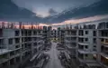 Eine Baustelle mit Rohbauten und Baugerüsten in der Dämmerung, die den Umfang der Wohnungsbauaktivitäten verdeutlicht. - Foto: über boerse-global.de