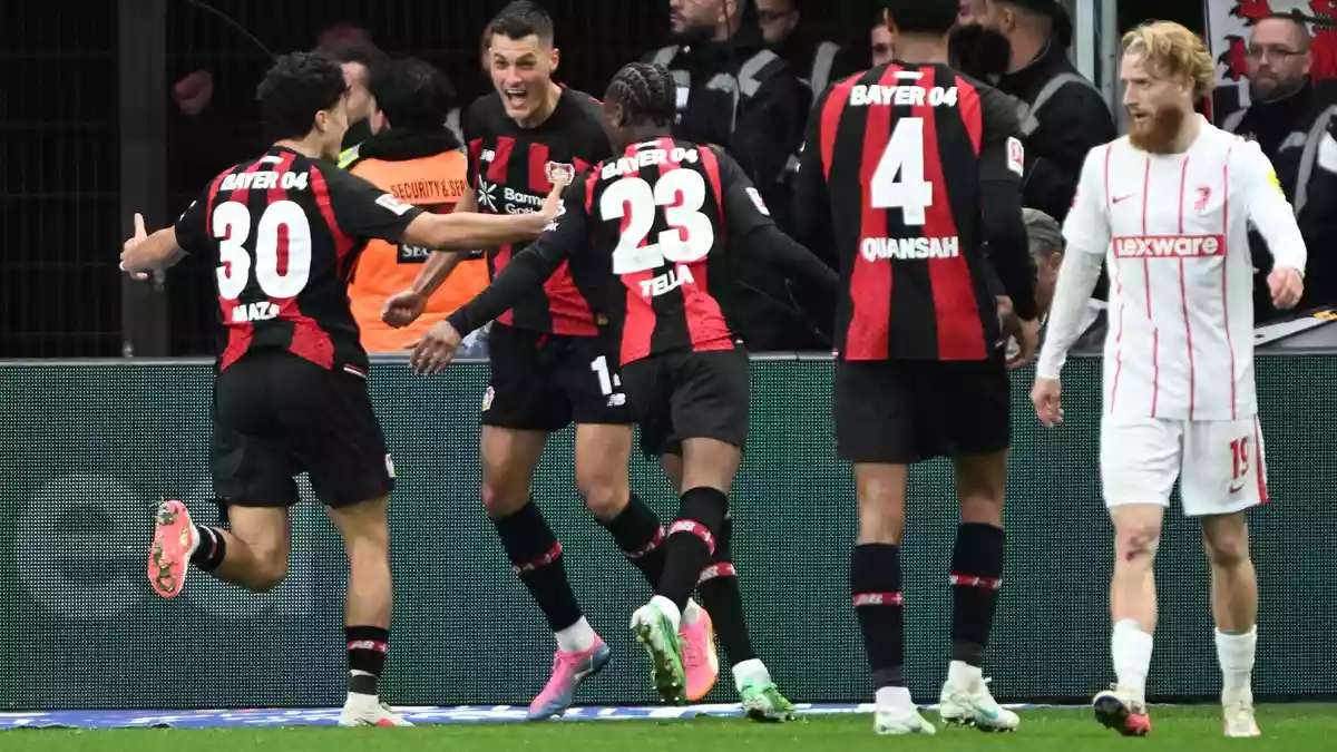Schicks Rekordtor lässt Leverkusen zum 2:1 jubeln.  - Bild: Federico Gambarini/dpa