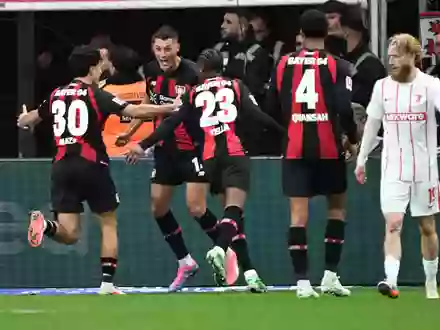 Schicks Rekordtor lÀsst Leverkusen zum 2:1 jubeln. - Foto: Federico Gambarini/dpa