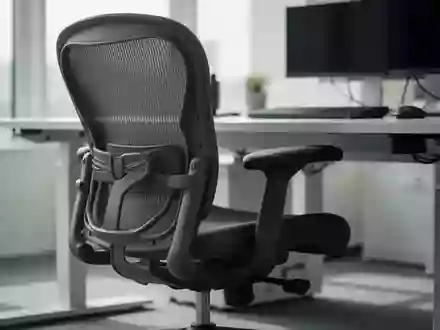 Symbolbild: ergonomischer Bürostuhl am Stehschreibtisch - Foto: über boerse-global.de
