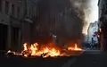 Erneut kommt es in Paris zu Zusammenstößen zwischen Randalierern und der Polizei. - Foto: Emma Da Silva/AP/dpa
