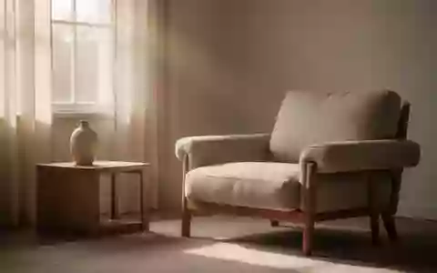 Ein ruhiges, minimalistisch eingerichtetes Wohnzimmer mit weichem Tageslicht, das auf einen Sessel fällt. - Foto: über boerse-global.de