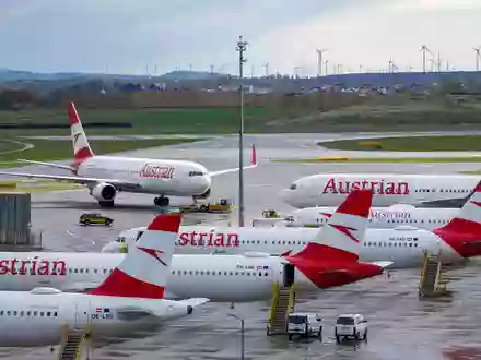 Die Maschine der Austrian Airlines war eigentlich auf dem Weg nach Wien. (Archivbild) - Foto: Georg Hochmuth/APA/dpa