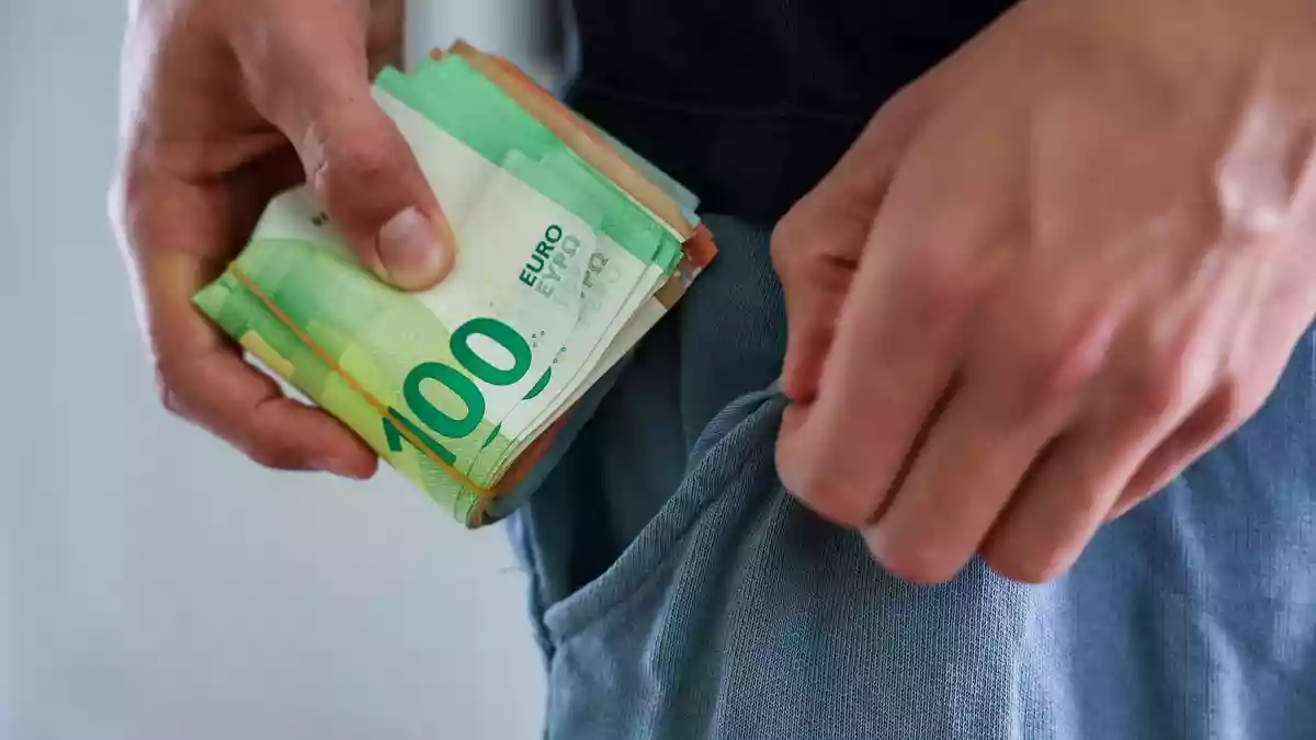 Viele Menschen sehen sich selbst in der Mittelschicht. (Symbolbild) - Bild: Jan Woitas/dpa