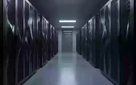 Dunkler, moderner Serverraum mit metallischen Schaltschränken in einer minimalistischen, atmosphärischen Umgebung. - Foto: über boerse-global.de