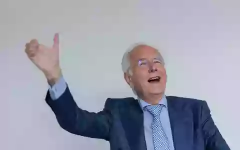 Harald Schmidt hat kein Auto mehr. (Archivbild) - Foto: Rolf Vennenbernd/dpa