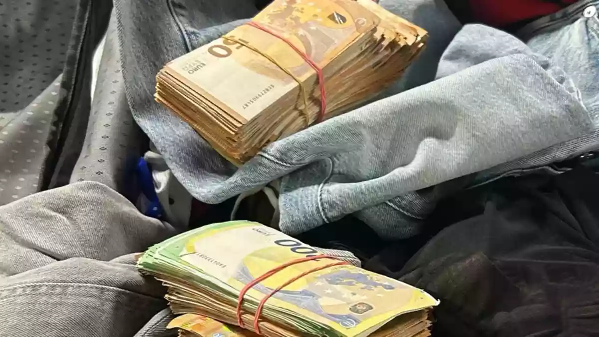 HZA-DO: Über 74.000 Euro bei der Ausreise im Gepäck / Zoll stoppt mutmaßlichen Geldwäscher - Bild: presseportal.de