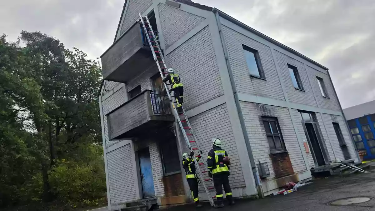 FW Celle: Neue Truppmitglieder bei der Feuerwehr Celle ausgebildet - Bild: presseportal.de