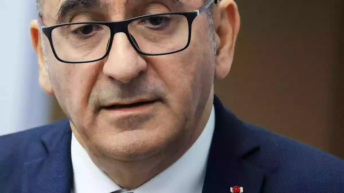 Frankreichs Präsident Emmanuel Macron hat den Rücktritt von Innenminister Laurent Nuñez abgelehnt. - Bild: Ludovic Marin/POOL AFP/AP/dpa