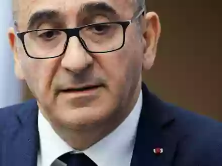 Frankreichs Präsident Emmanuel Macron hat den Rücktritt von Innenminister Laurent Nuñez abgelehnt. - Foto: Ludovic Marin/POOL AFP/AP/dpa