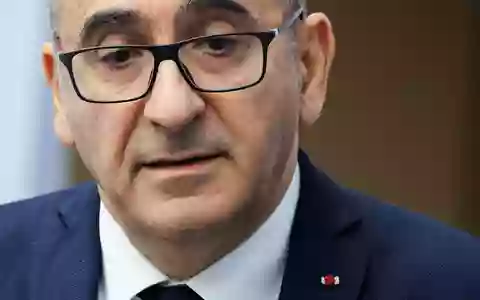 Frankreichs Präsident Emmanuel Macron hat den Rücktritt von Innenminister Laurent Nuñez abgelehnt. - Foto: Ludovic Marin/POOL AFP/AP/dpa