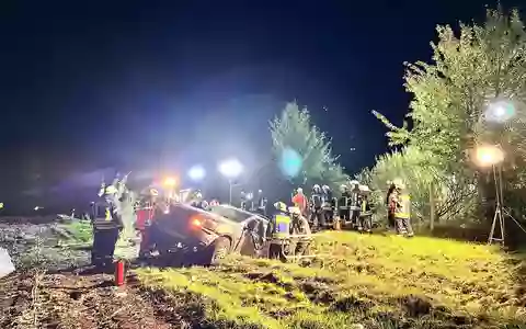 FW-ROW: Verkehrsunfall auf der Autobahn,zwei Verletzte Feuerwehr unterstützt Rettungsdienst bei der Patientenrettung - Foto: presseportal.de