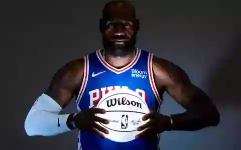 James spielt künftig für die Sixers. (Archivbild) - Foto: Chris Szagola/AP/dpa