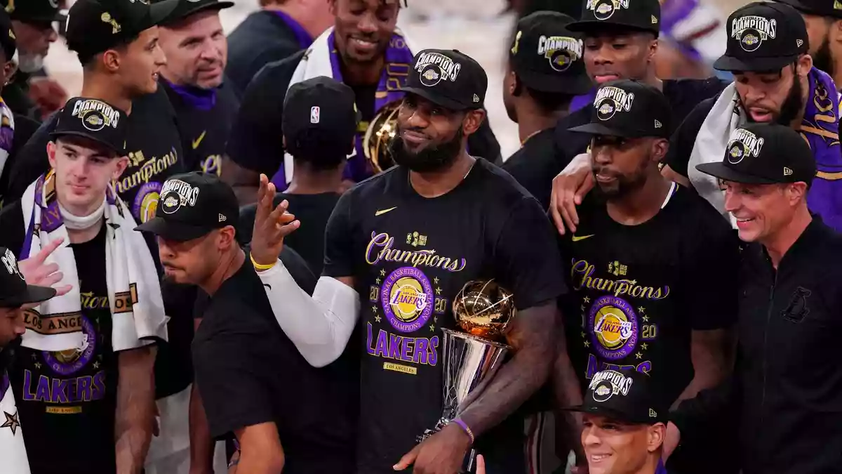 James feierte die Meisterschaft mit den Lakers. (Archivbild) - Bild: Mark J. Terrill/AP/dpa