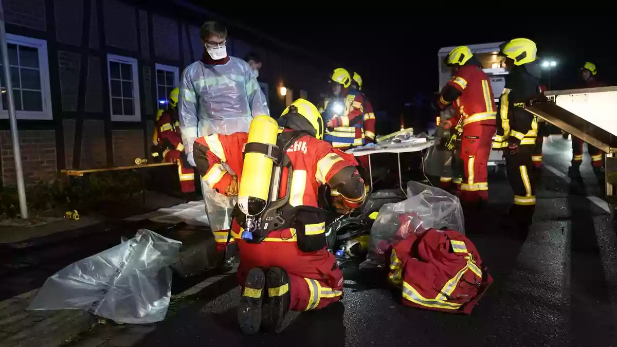 FW Wathlingen: Feuer in Gebäude - Rauchmelder und Anwohner verhindern Schlimmeres - Bild: presseportal.de