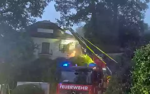 FW Pforzheim: Dachstuhlbrand in Würm - Foto: presseportal.de