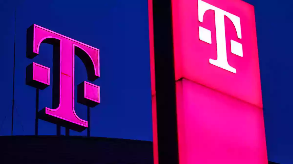 Das Telekom-Logo an der Bonner Konzernzentrale - dort ist das Handynetz gut, anderswo gibt es noch Lücken. (Archivbild) - Bild: Oliver Berg/dpa