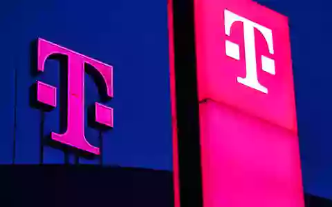Das Telekom-Logo an der Bonner Konzernzentrale - dort ist das Handynetz gut, anderswo gibt es noch Lücken. (Archivbild) - Foto: Oliver Berg/dpa