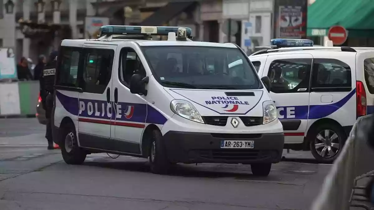 Bundesregierung blickt besorgt auf Lage in Frankreich