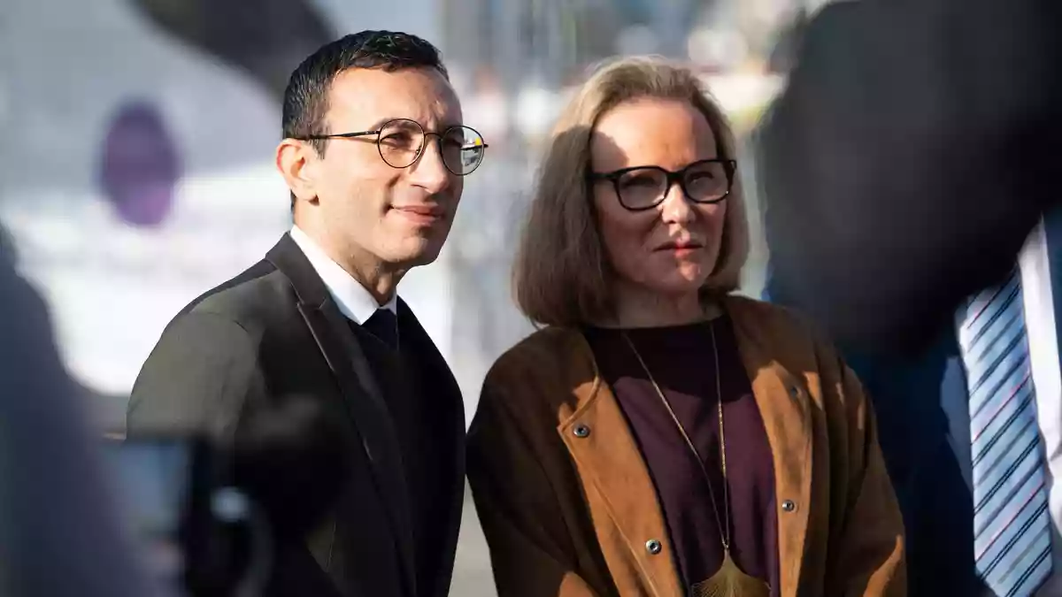 Frankfurts Oberbürgermeister, Mike Josef begrüßt Sanofi-Chefin Belen Garijo. - Bild: Hannes P. Albert/dpa