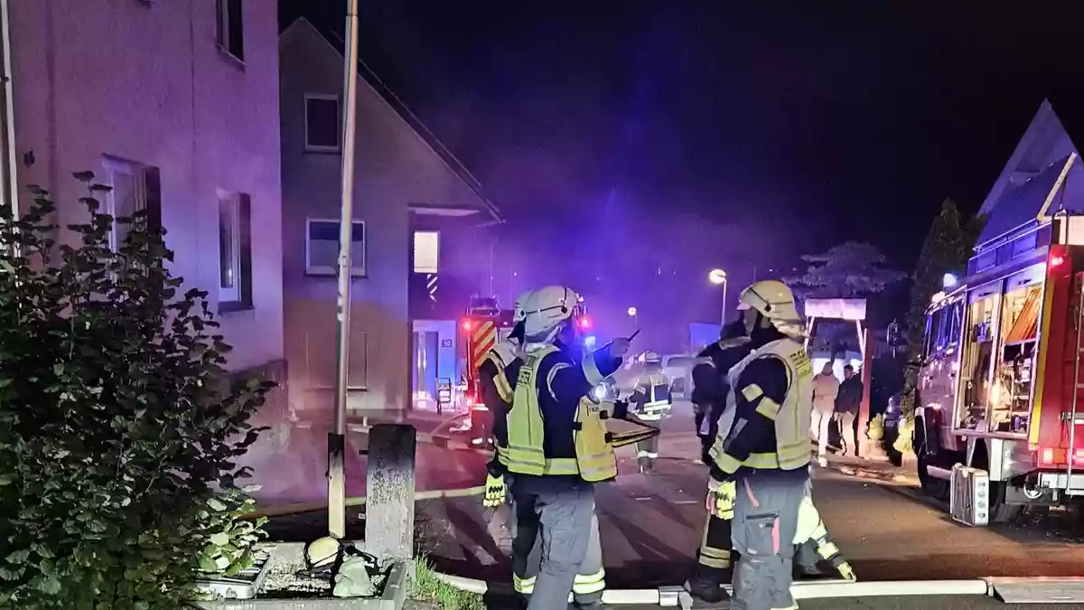 FW-AR: Interkommunale Herbstübung: Feuerwehren Arnsberg und Wickede erproben den Ernstfall - Bild: presseportal.de