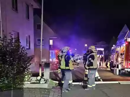 FW-AR: Interkommunale Herbstübung: Feuerwehren Arnsberg und Wickede erproben den Ernstfall - Foto: presseportal.de