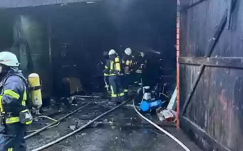 FW-ROW: Werkstattbrand in Oldendorf - Feuerwehr schützt angrenzenden Schweinestall - Foto: presseportal.de
