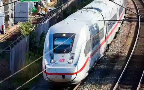 Der ICE hielt nicht in Fulda, obwohl er das laut Fahrplan hätte tun müssen. (Symbolbild) - Foto: Philipp von Ditfurth/dpa