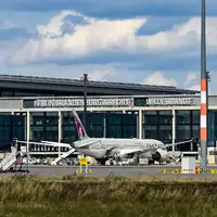 Der Flughafen Berlin hat Verbindungen nach Toulouse, Turin und Belfast verloren. (Archivbild)  - Foto: Jens Kalaene/dpa