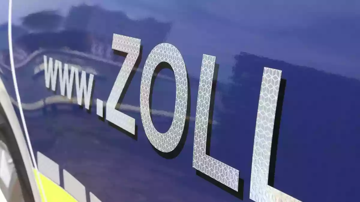 HZA-RO: Durchsuchungen des ZOLLs und der Staatsanwaltschaft wegen des Verdachts des Einschleusens ausländischer Arbeitskräfte / Gaststätten, Wohnungen und Unterkünfte in Rosenheim und Umgebung im Fokus - Bild: presseportal.de