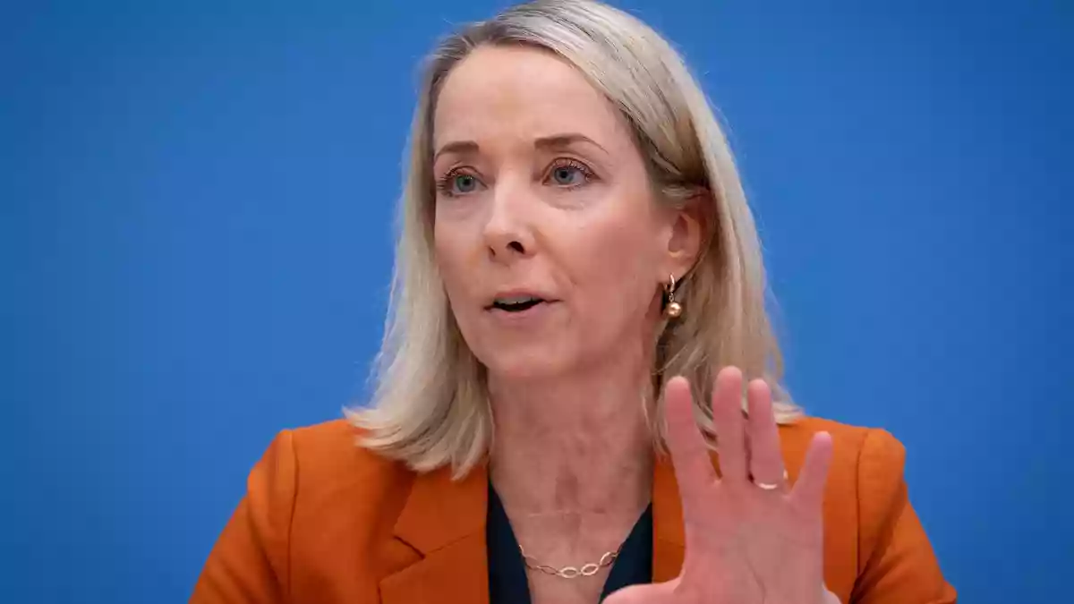 Stefanie Stoff-Ahnis, stellvertretende Vorstandsvorsitzende des GKV-Spitzenverbandes, kritisiert die Pharmabranche - Bild: Soeren Stache/dpa