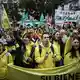 Regionalpräsidentin Ayuso macht Spaniens Regierungschef Sánchez für die Proteste mitverantwortlich. - Bild: Alejandro Martínez Vélez/EUROPA PRESS/dpa