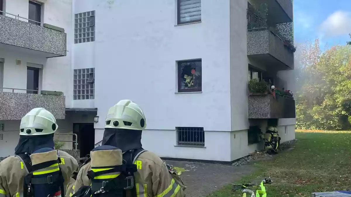 FW Lehrte: Kellerbrand, Lkw-Unfall und Türöffnung: Feuerwehren in Lehrte mehrfach gefordert - Bild: presseportal.de