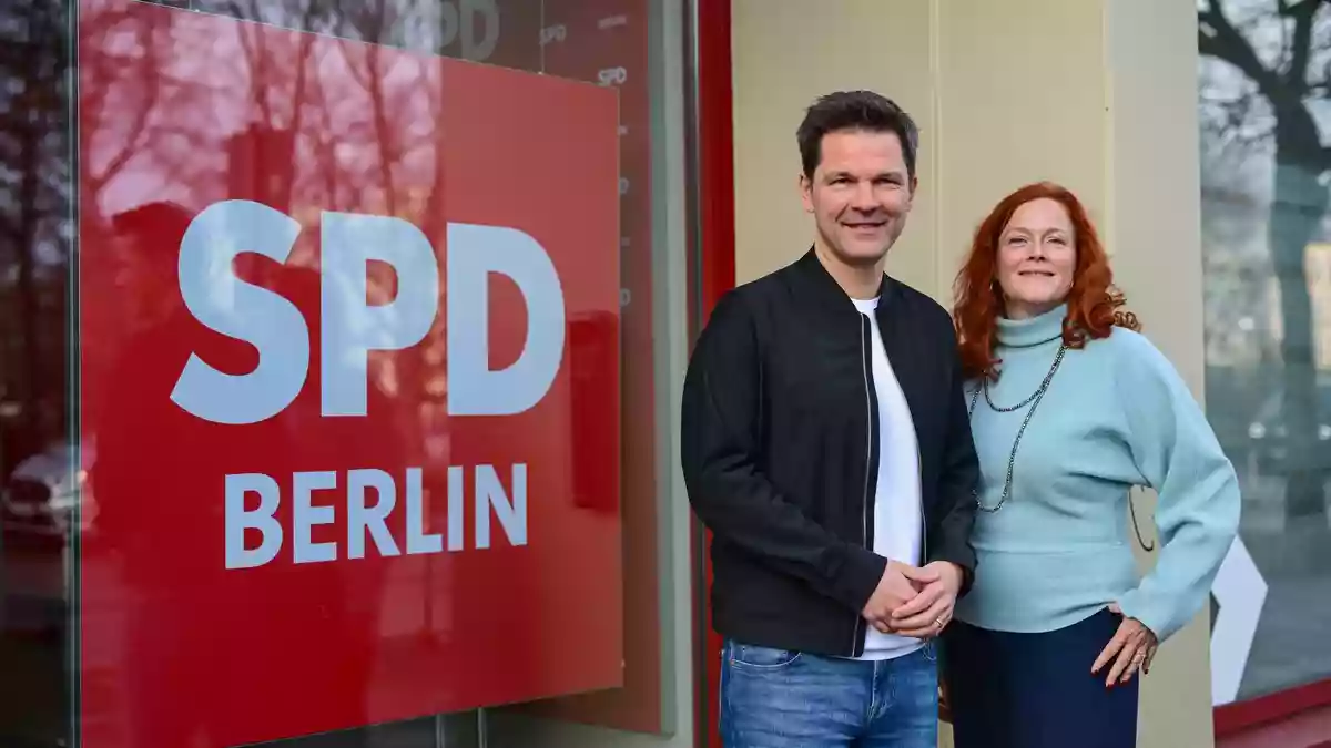 Die Berliner SPD wird von Steffen Krach und Bettina König geführt. (Archivfoto)  - Bild: Sebastian Christoph Gollnow/dpa