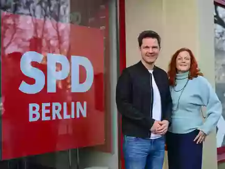 Die Berliner SPD wird von Steffen Krach und Bettina König geführt. (Archivfoto) - Foto: Sebastian Christoph Gollnow/dpa