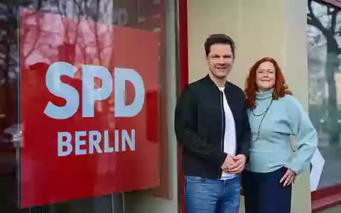 Die Berliner SPD wird von Steffen Krach und Bettina König geführt. (Archivfoto) - Foto: Sebastian Christoph Gollnow/dpa