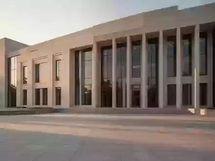 Moderne, minimalistische Architektur eines öffentlichen Verwaltungsgebäudes bei Sonnenuntergang. - Foto: über boerse-global.de
