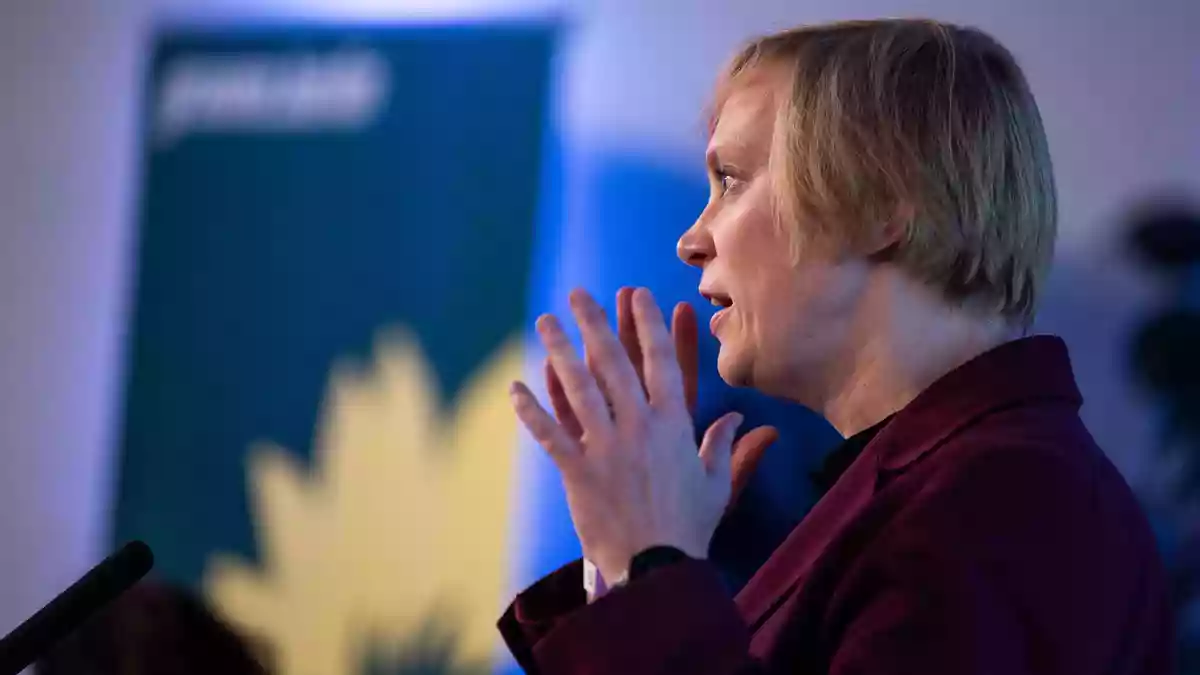 Nina Stahr ist seit 2023 eine von zwei Vorsitzenden der Berliner Grünen.  - Bild: Christophe Gateau/dpa