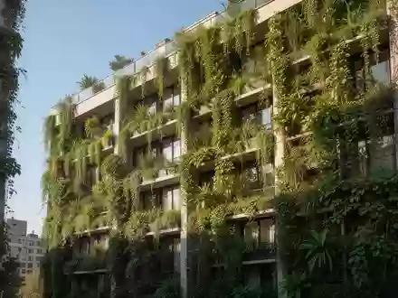 Ein modernes Wohngebäude in einer Stadt mit einer üppigen, begrünten Fassade bei Tageslicht. - Foto: über boerse-global.de