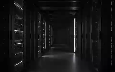 Ein dunkler, moderner Flur in einem Serverraum mit minimalistischen Lüftungsschlitzen und architektonischen Schatten. - Foto: über boerse-global.de