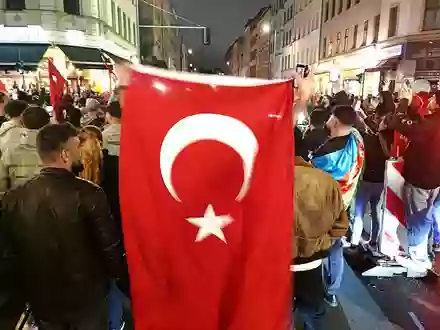 Türkische Fans feiern (Archiv) - Foto: via dts Nachrichtenagentur