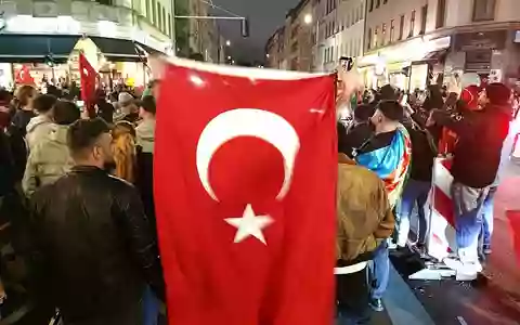 Türkische Fans feiern (Archiv) - Foto: via dts Nachrichtenagentur