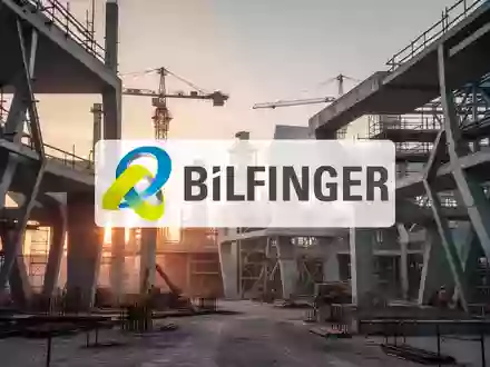 Moderne industrielle Baustelle bei Sonnenaufgang mit Fokus auf Ingenieurwesen und Architektur. - Foto: über boerse-global.de