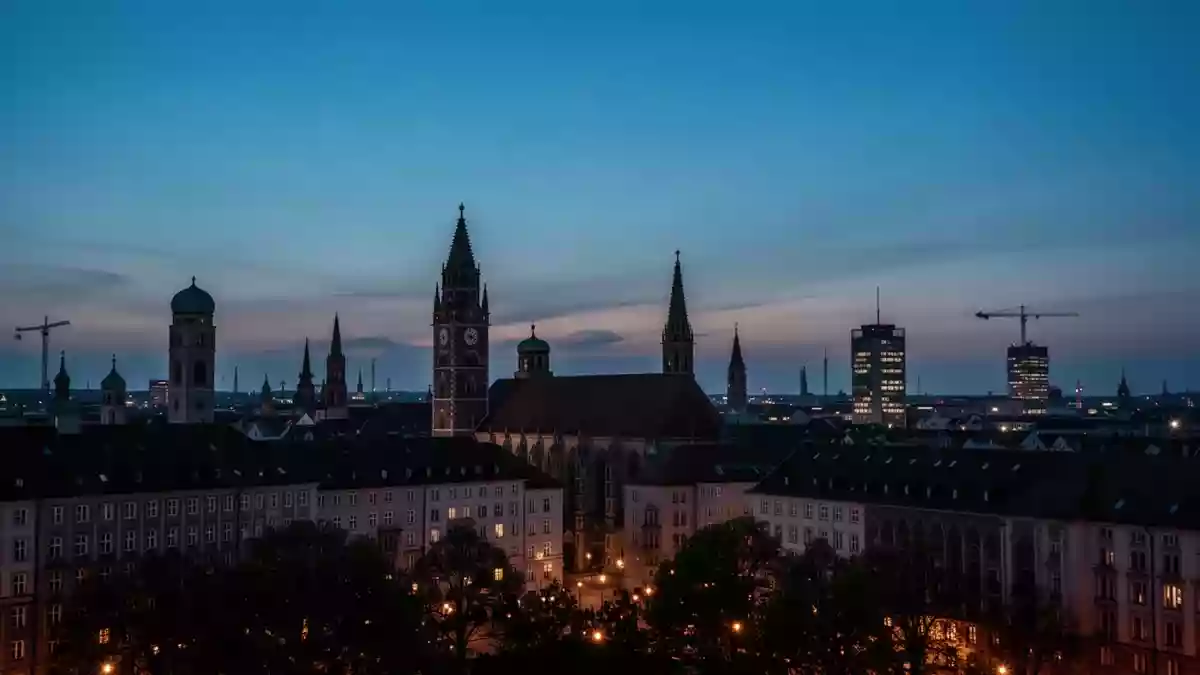 BMW-Stellenabbau: Münchner Stadtratsfraktion fragt nach Gewerbesteuerrisiken