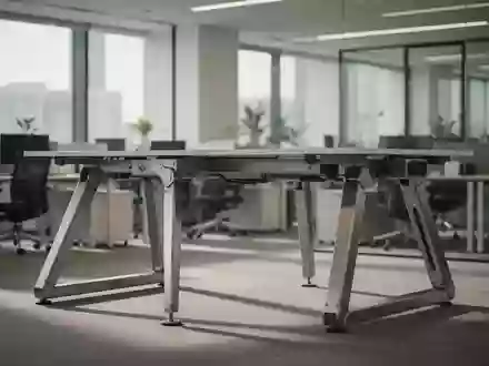 Ein stabiler, höhenverstellbarer Schreibtisch mit vier Beinen in einem modernen Büro. - Foto: über boerse-global.de