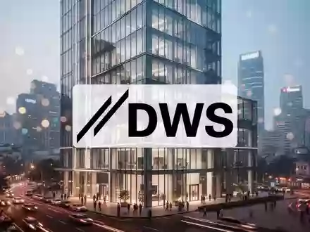 Modernes Glasbürogebäude in einer asiatischen Metropole bei Dämmerung, architektonisch anspruchsvoll und professionell. - Foto: über boerse-global.de